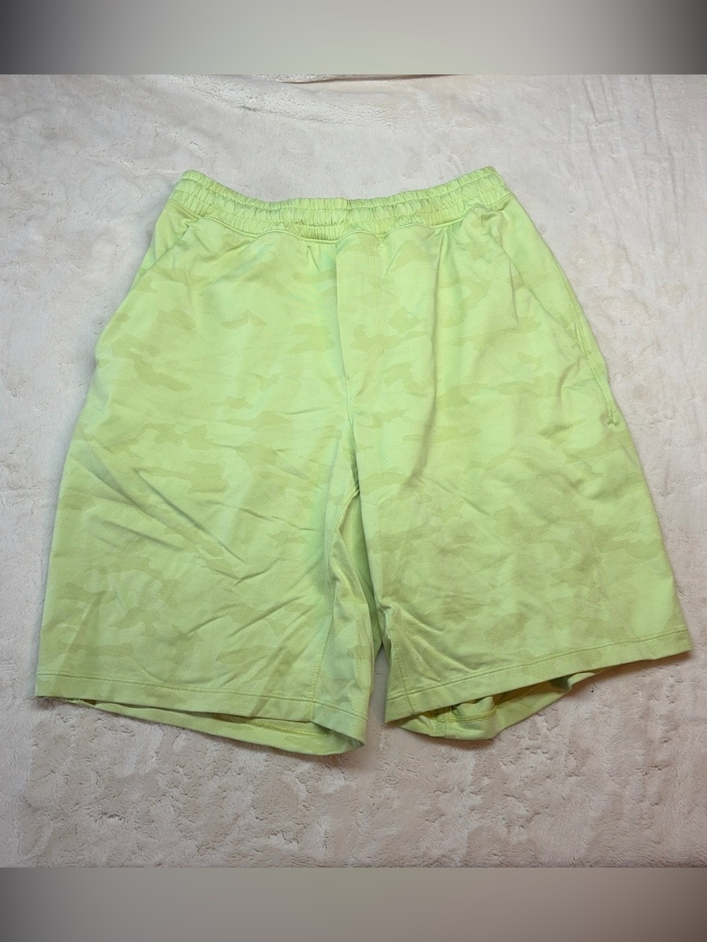 Lululemon Lime Green Camo Shorts Running Large Zipper Pocket Lined Men’s Sz S